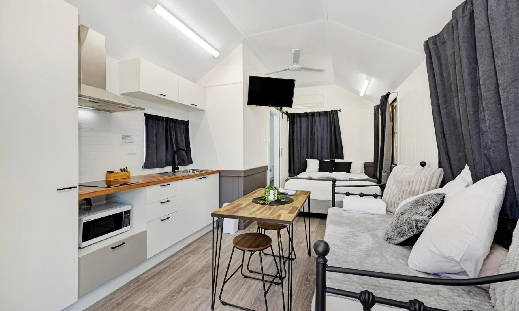 Townsville Lakes Holiday Park 2*,