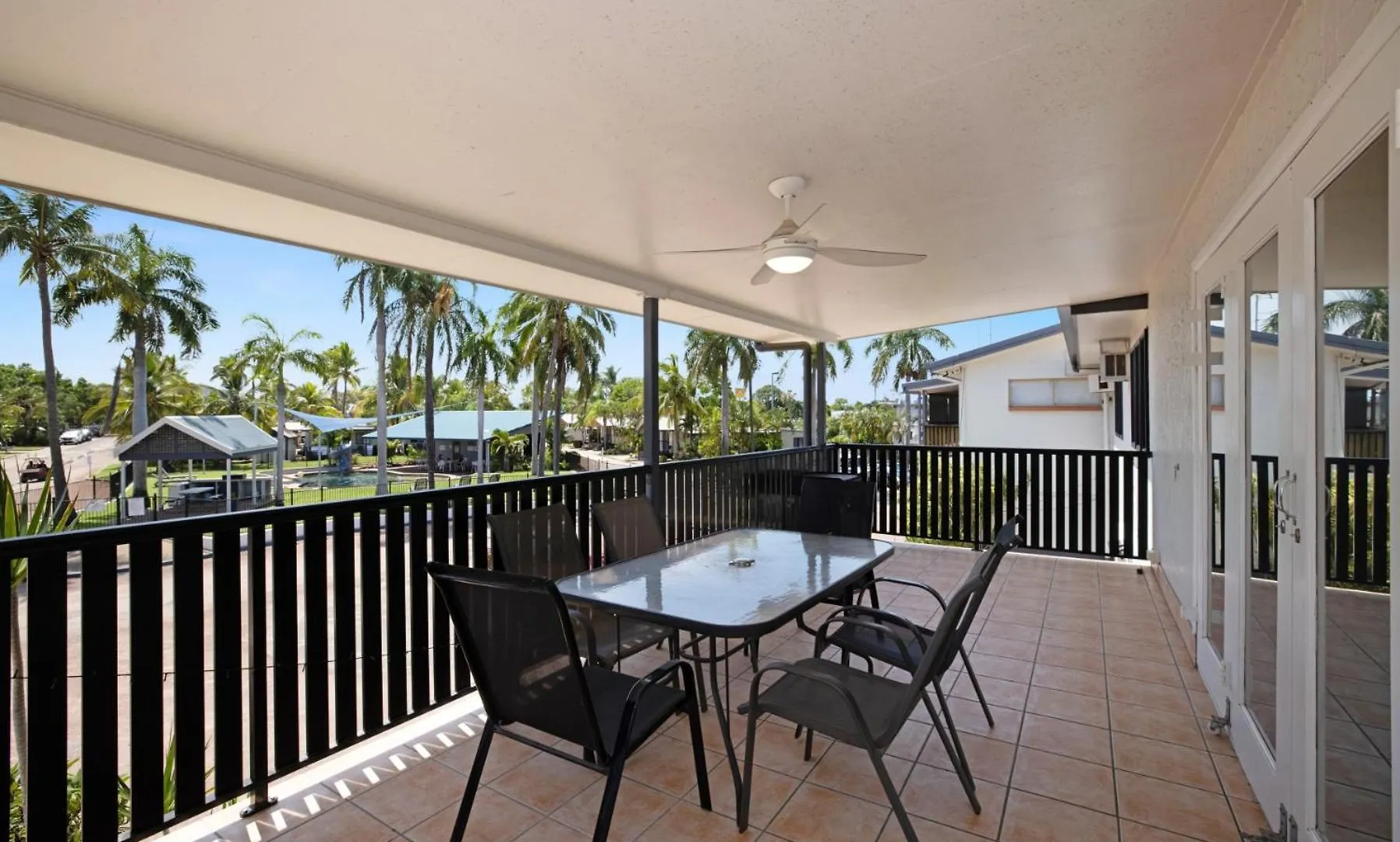Townsville Lakes Holiday Park 2*,  Australia