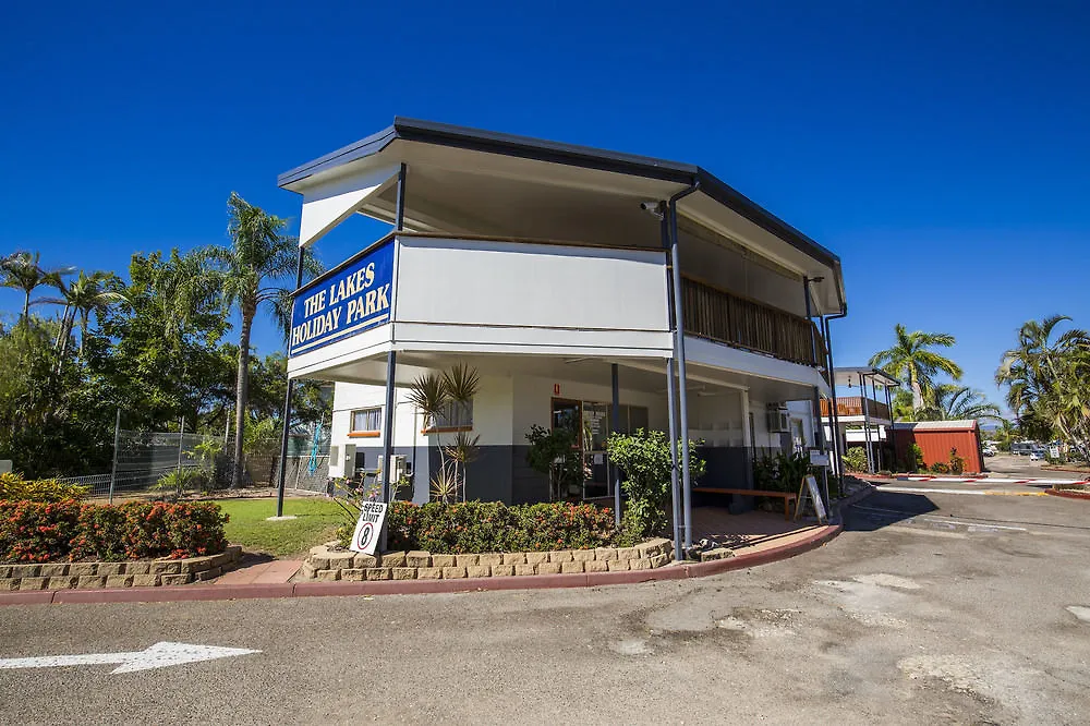 Townsville Lakes Holiday Park 2*,  Australia